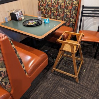 Round Table Pizza - Huge mess left for over an hour - Pizza Near Me - Garden Grove, California Round Table Pizza - Huge mess left for over an hour - Pizza Near Me - Garden Grove, California