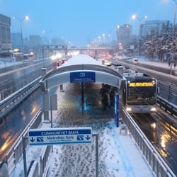 Cumhuriyet Mahallesi Metrobus Durağı