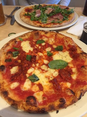 Four Hundred Rabbits: Pizza Restaurant Crystal Palace by null