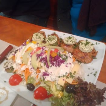 Zum Elsternest - Fitnessteller: Schweinelenden mit Kräuterbutter auf Salatteller mit Käse und Ei - Beer Garden Near Me - Karlsruhe, BW Zum Elsternest - Fitnessteller: Schweinelenden mit Kräuterbutter auf Salatteller mit Käse und Ei - Beer Garden Near Me - Karlsruhe, BW