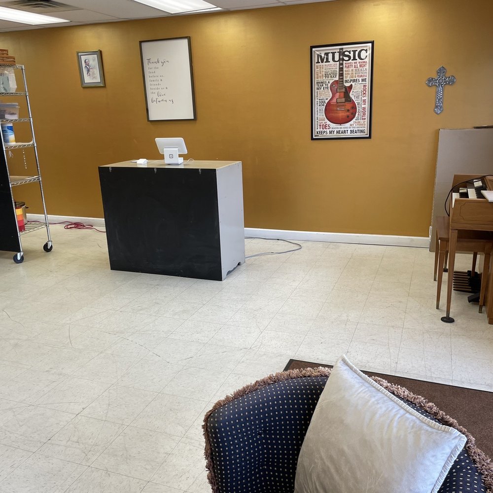 Nine House - Inside waiting area - Burmese Near Me - Fort Wayne, Indiana Nine House - Inside waiting area - Burmese Near Me - Fort Wayne, Indiana