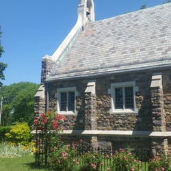 St Paul's Episcopal Church - Garden on the side of the church