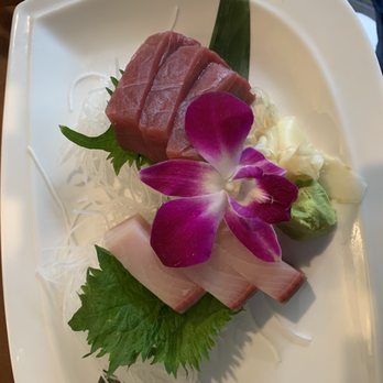 Fuji Sushi - Bluefin tuna, yellowtail sashimi - Sushi Bars Near Me - Seattle, Washington