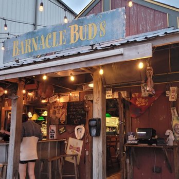 Barnacle Bud's - Outside and oyster bar - Seafood Near Me - Milwaukee, Wisconsin