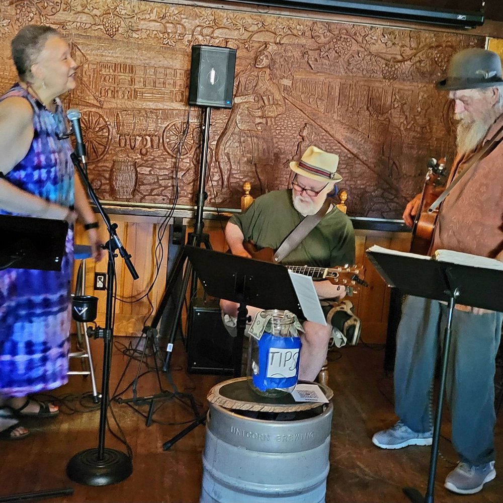 13th Moon Gravity Well - Pubs Near Me - Portland, Oregon