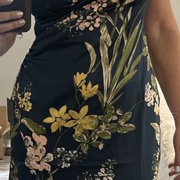 Dress before tailoring. Slight gap in armpits but otherwise fine. Dress before tailoring. Slight gap in armpits but otherwise fine.