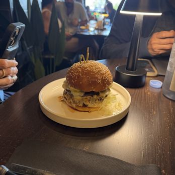 Le Rond Burgers - Burgers Near Me - Miami Beach, Florida