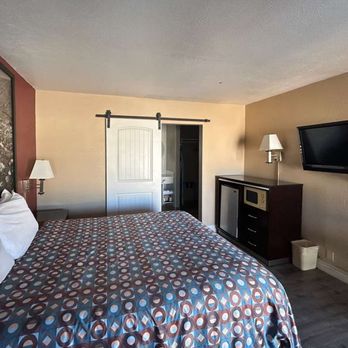 SUPER 8 BY WYNDHAM PASADENA/LA AREA - Updated January 2025 - 101 