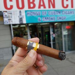 House of Cuban Cigar - It didn't burn unevenly for long. Very nice cigar.