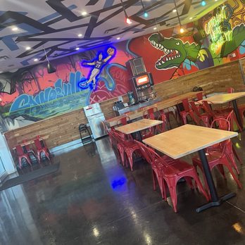 Dave's Hot Chicken - Nice entrance - Chicken Shop Near Me - Gainesville, Florida