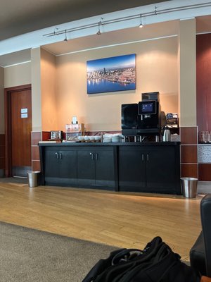 The Club SEA - Concourse A by null