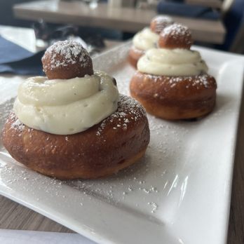Hash Kitchen Arcadia - Cannoli Donuts - Breakfast & Brunch Near Me - Phoenix, Arizona