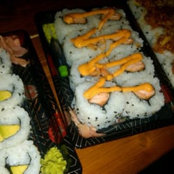 Green Box - Scary Cat Roll: deep fried salmon, cucumber & spicy mayo
