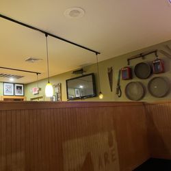 Willy T's Chicken Fingers - Interior