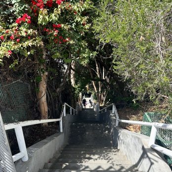 Thousand Steps Beach - Steps down - Beaches Near Me - Laguna Beach, California Thousand Steps Beach - Steps down - Beaches Near Me - Laguna Beach, California