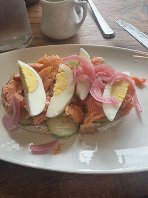 R Farmers' Market & Kitchen by null