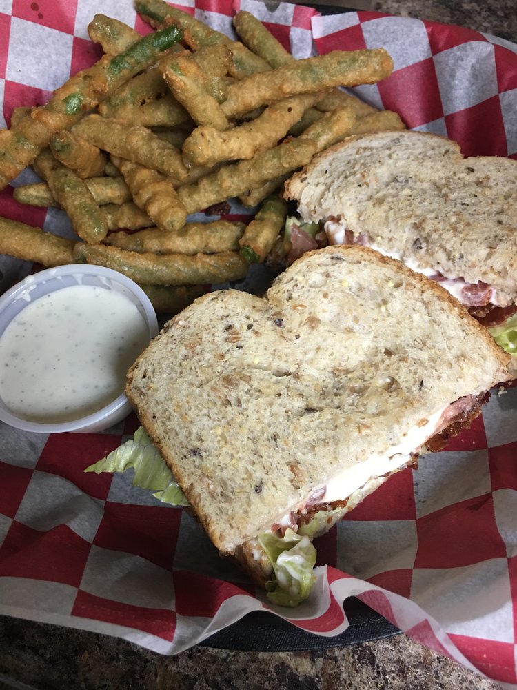 DUCKS BAR & GRILL Updated July 2024 213 N Lake Ave, Crandon