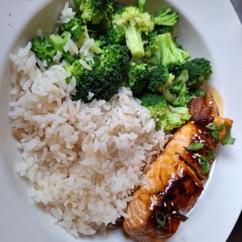 Elliott Bay Brewing - Burien - Teriyaki bowl with salmon - Pubs Near Me - Burien, Washington Elliott Bay Brewing - Burien - Teriyaki bowl with salmon - Pubs Near Me - Burien, Washington