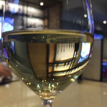 Earls Kitchen + Bar - Albarino wine by the glass - Cocktail Bars Near Me - Denver, Colorado