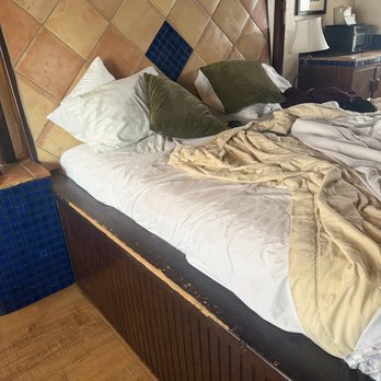 Inn At Avila Beach - Chipped wooden planks to cross getting in and out of bed - Resorts Near Me - Avila Beach, California Inn At Avila Beach - Chipped wooden planks to cross getting in and out of bed - Resorts Near Me - Avila Beach, California