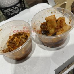Pasta in tiny deli containers Pasta in tiny deli containers