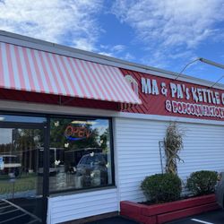 Ma & Pa's Kettle Corn & Popcorn Factory - Standalone shop just outside Syracuse