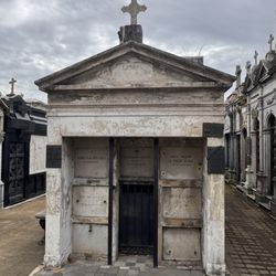 Cementerio de la Recoleta - An amazing place to visit and learn.