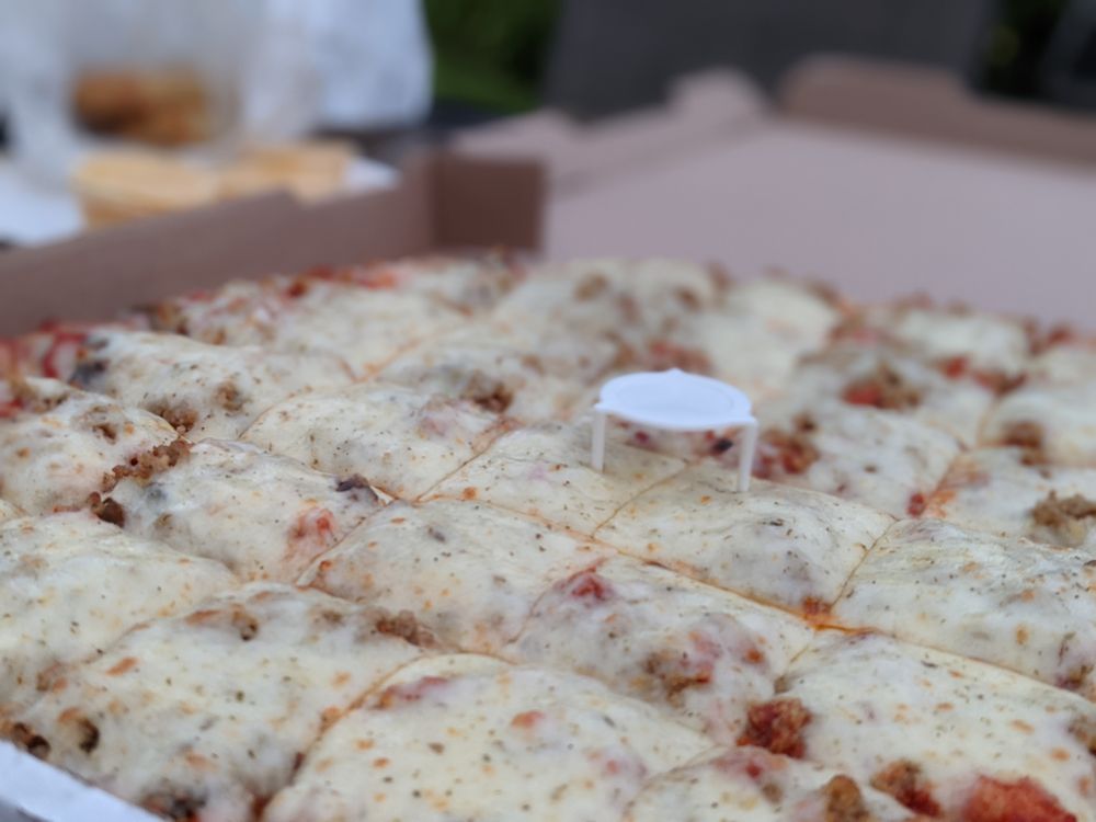 PIZZA KING Updated September 2024 10 Photos & 21 Reviews 109 E