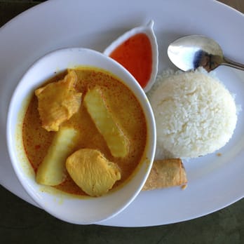 Celadon Thai Kitchen - Yellow curry w/ chicken - Thai Near Me - Los Angeles, California Celadon Thai Kitchen - Yellow curry w/ chicken - Thai Near Me - Los Angeles, California