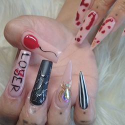CHIC HAIR & NAILS - It / Bloody nails