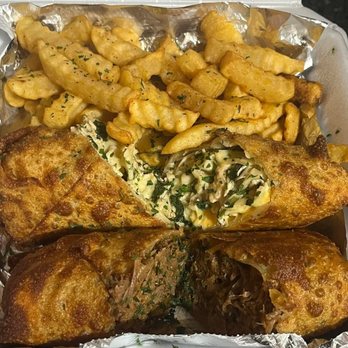 Eggroll Anything & More - mac and cheese and pull pork basket - Fast Food Near Me - Texas City, Texas Eggroll Anything & More - mac and cheese and pull pork basket - Fast Food Near Me - Texas City, Texas
