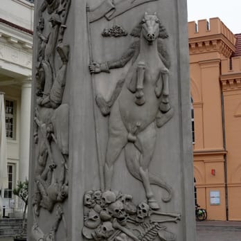 Löwendenkmal - Schwerin - Löwendenkmal - Landmarks & Historical Buildings Near Me - Schwerin, MV