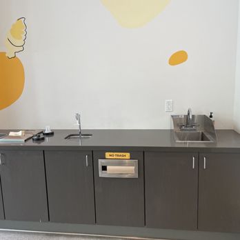 Somisomi - The wash up area next to the entrance - Ice Cream & Frozen Yogurt Near Me - San Francisco, California Somisomi - The wash up area next to the entrance - Ice Cream & Frozen Yogurt Near Me - San Francisco, California