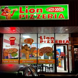 Lion Pizza - Front of restaurant located near sunnybrooke train station