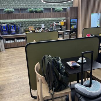 TAP Premium Lounge - Airport Lounges Near Me - Lisbon, 11