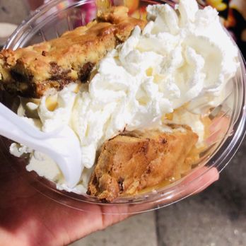Page's - Yinzer Sundae - Ice Cream & Frozen Yogurt Near Me - Pittsburgh, Pennsylvania