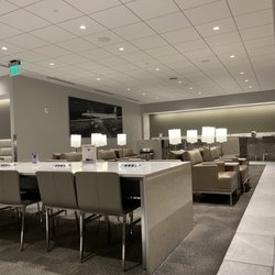 United Club - No one early in the morning at 5am