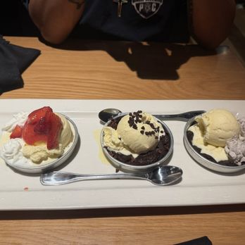 BJ's Restaurant & Brewhouse - Pazookis - New American Near Me - Bakersfield, California