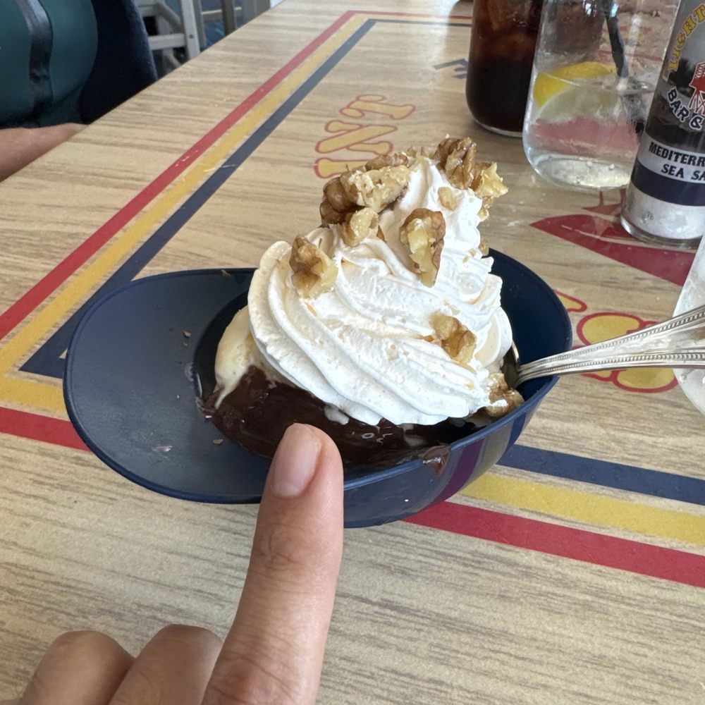 Lighthouse Point Bar & Grill - Chocolate sundae - Seafood Near Me - The Villages, Florida