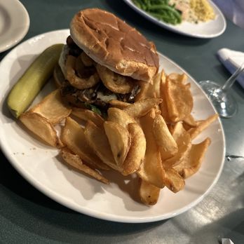 Murphy’s Irish Pub - Burger and chips- the chips were like fried potatoes super good! - Irish Near Me - Virginia Beach, Virginia