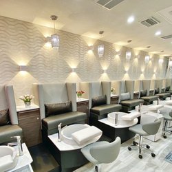Tre Nail Lounge - Pedicure stations that have massagers built in