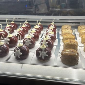 Layered - Christmas Ornaments - Bakeries Near Me - Fairfax, Virginia