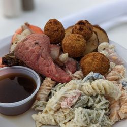 Louie's Backyard - Prime rib