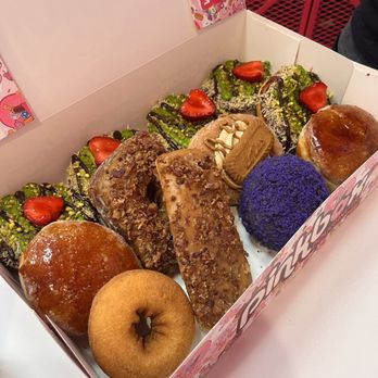Pinkbox Doughnuts - Donuts Near Me - Primm, Nevada