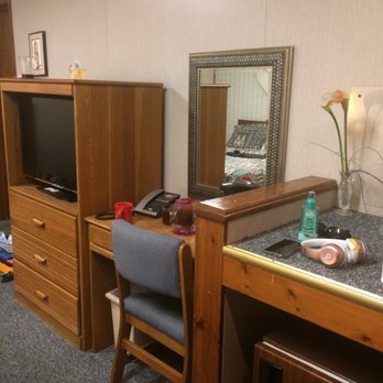 Monterey Motel - Table - Hotels Near Me - Albuquerque, New Mexico