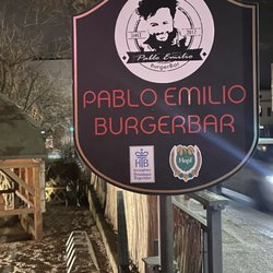 Pablo Emilio BurgerBar - Schild am Straßenrand