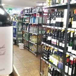 Twin Liquors Fine Wine & Spirits - Tight quarters but good selection