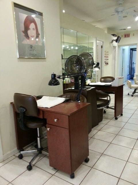 Town & Country Hairdressers Logo