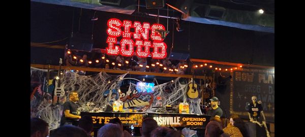 PETE'S DUELING PIANO BAR by null