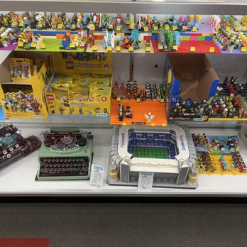 Bricks & Minifigs - Toy Stores Near Me - Las Vegas, Nevada